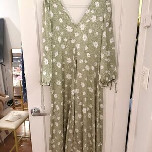 Little Moon | Aritzia | Silky Midi Green Flowy Dress | Size L